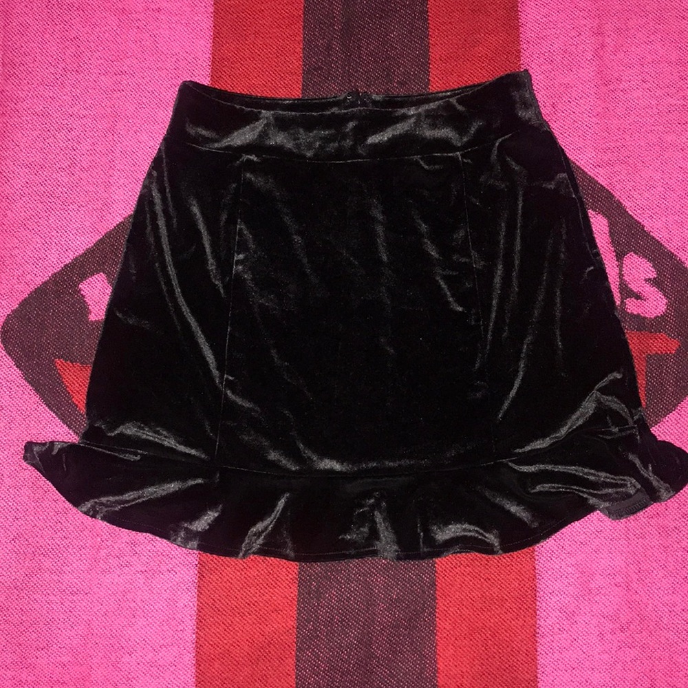 Forever 21 mini velvet skirt